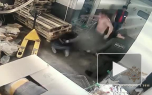 В центре Москвы охранники магазина избили тележкой покупателя и отобрали деньги