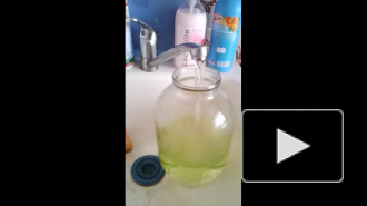 Жители Казани боятся аномальной зеленой воды в своих кранах