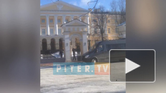 Метростроевцы требуют выплаты зарплаты у Смольного
