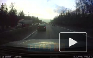 Видео: ДТП стало причиной огромной пробки на Мурманском шоссе