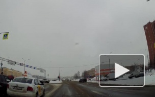 "Это разборка Питерская": автомобилист с кулаками напал на авто "Яндекс.Такси" и выстрелил в водителя из пистолета 