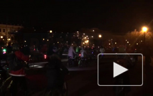 В Петербурге стартовал велопробег Дедов Морозов и Снегурочек