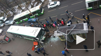 В Москве автобус снес остановку с людьми