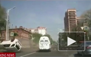 Момент столкновения патрульной машины и внедорожника в Благовещенске попал на видео