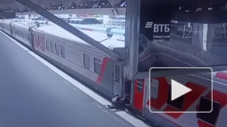На Московском вокзале пассажир упал между поездом и платформой