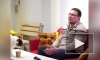 Кот Слоник из кафе в Гатчине застрял мордой в стакане и сорвал интервью