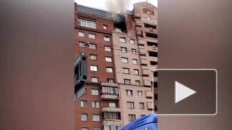Видео: пожарные эвакуировали пятерых петербуржцев из горящей квартиры на Комендантском проспекте
