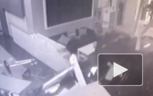 Видео из Благовещенска: Водитель разгромил автоцентр