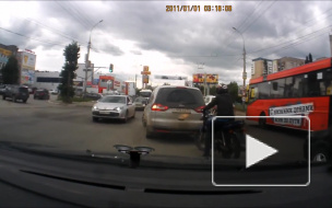 Мотоциклист не уступил дорогу.