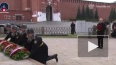 Путин в День народного единства возложил цветы к памятни...
