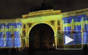 На Дворцовой площади детям показали новогоднее оформление