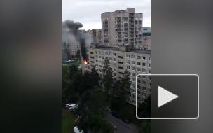 Видео: в жилом доме на Товарищеском загорелась квартира