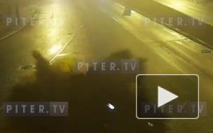 Момент ДТП со "взрывом" на Выборгской набережной попал на видео 