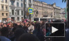 Борис Гребенщиков и "Аквариум" устроили уличный концерт 