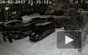 Камера видеонаблюдения сняла, как машина переехала человека в Петрозаводске