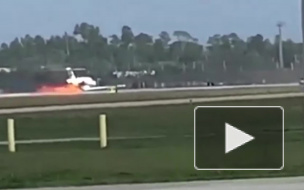Посадку горящего самолета в США очевидцы сняли на видео