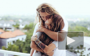 Два прекрасных мужчины готовят для Айзы завтраки