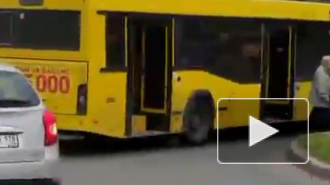 Очевидцы: на Савушкина легковушка протаранила автобус с пассажирами