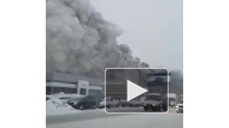 Видео жуткого пожара на Барнаульском радиозаводе появилось в сети