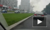 В Москве очевидцы засняли на видео сильный автомобильный пожар