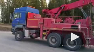 Дорожники Ленобласти заковывают в цепи тяжелые большегрузы 