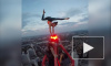 Видео: австрийская гимнастка сделала стойку на руках на шпиле 200-метровой башни в Вене 