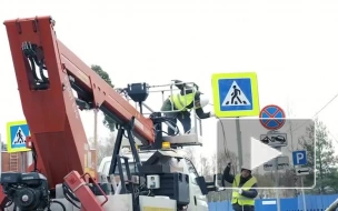 В Петербурге 3-ю линию 1-й половины осветят фонари нового поколения