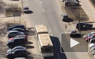 Голый мужчина устроил пробежку в Калининском районе 
