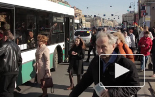 В 2015 году в автобусах, следующих в аэропорт "Пулково", можно будет расплатиться банковскими картами