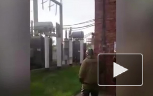 Жуткое видео из Красноярска: Мужчина пострадал от 110 кв, выжил и самостоятельно добрался до носилок на голос пожарных