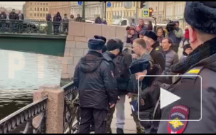 Доцента Соколова привезли на набережную Мойки в каске и бронежилете