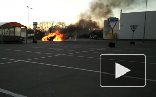 Очевидец снял горящий автомобиль в Рязани