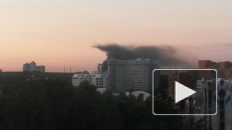 Полыхающий детский батут в Удельном парке утром напугал жителей района