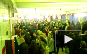 Петербуржцы сняли на видео ужасную давку на "Комендантском проспекте"
