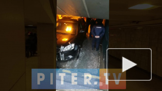 Водитель катается по подземному переходу на "Московской"
