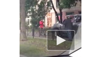 Петербуржцы засняли на видео, как водитель внедорожника избивает велосипедиста 