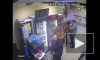 Видео: российская продавщица нокаутировала несколькими ударами покупателя 