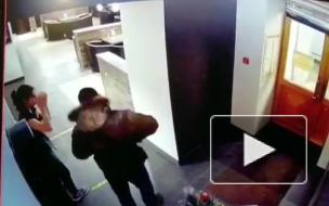 В Петербурге задержали агрессивного клиента кафе, избившего официантку