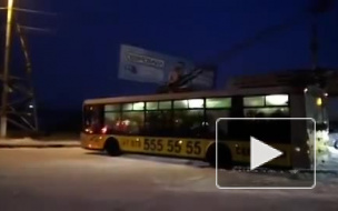 В Севастополе дрифтовал троллейбус с полным салоном людей