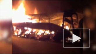 На юге Индии загорелся автобус