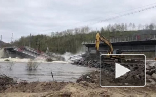 Под Мурманском в воду рухнул железнодорожный мост