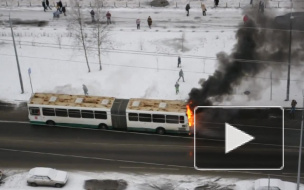 Появилось видео горящего автобуса на Яхтенной