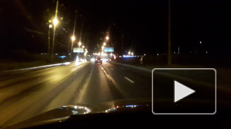 Видео: ночью легковушки столкнулись с фурой на проспекте Энгельса
