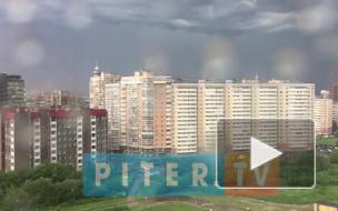 Видео: ливень и гроза в разных районах города