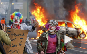 Во Франкфурте люди в клоунской одежде атаковали полицию, пострадали 70 служителей закона