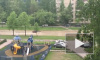 Петербуржцы сняли на видео как по затопленной улице Маршала Захарова плывет машина