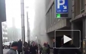 Пораженные терактами в Брюсселе петербуржцы несут цветы к консульству Бельгии