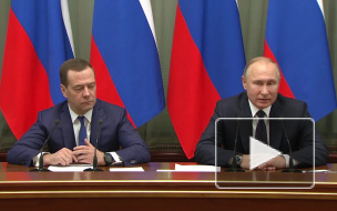Путин рассказал об обсуждении с Медведевым отставки его правительства