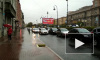 На Московском проспекте автохам на Audi перекрыл движение, чтобы встретить девушку