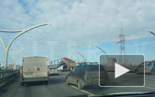 На ЗСД фура смяла металлоконструкцию с дорожными указателями